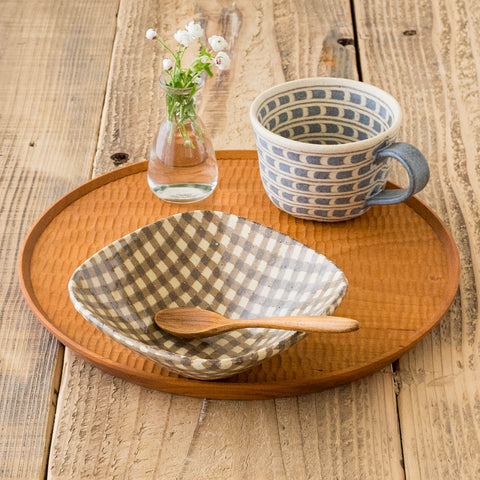 Hanako Sakashita's mug quail pattern indigo and square bowl
