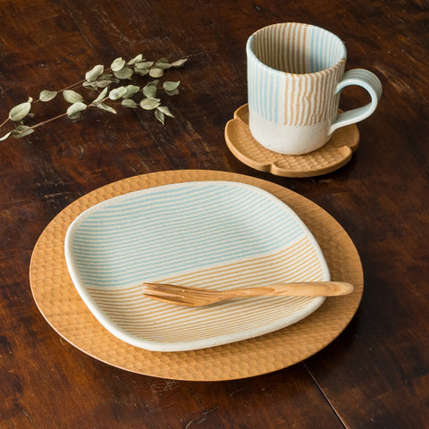 Hanako Sakashita's kneaded mug and square plate that make breakfast and lunch more enjoyable