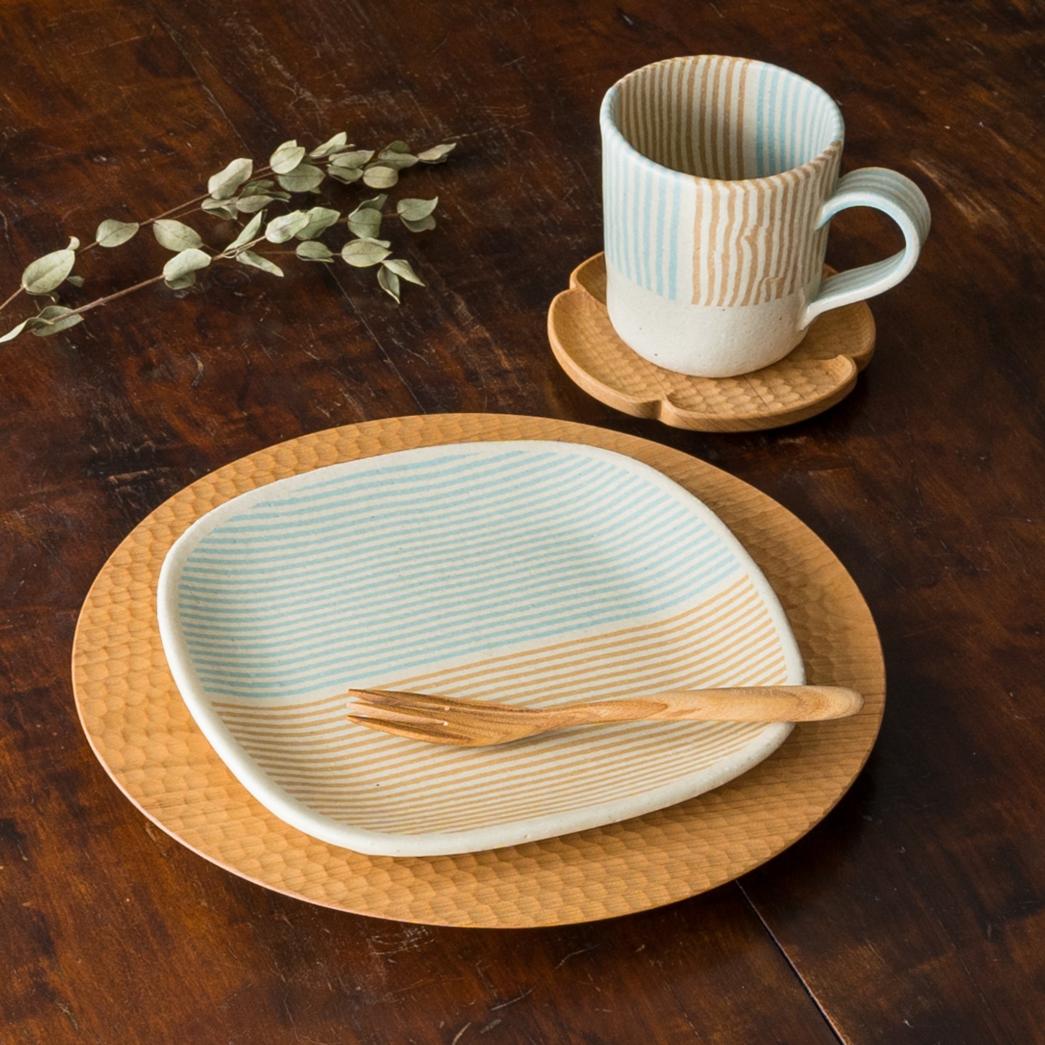 Hanako Sakashita's kneaded square plate and mug perfect for breakfast and lunch