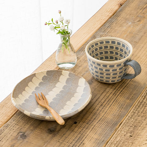 Hanako Sakashita's round plate with quail pattern, brown x grey, quail pattern mug