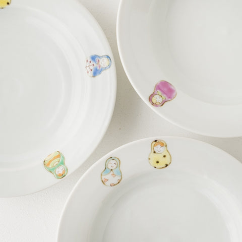 Hana Craft's candy plate that is healed by matryoshka dolls