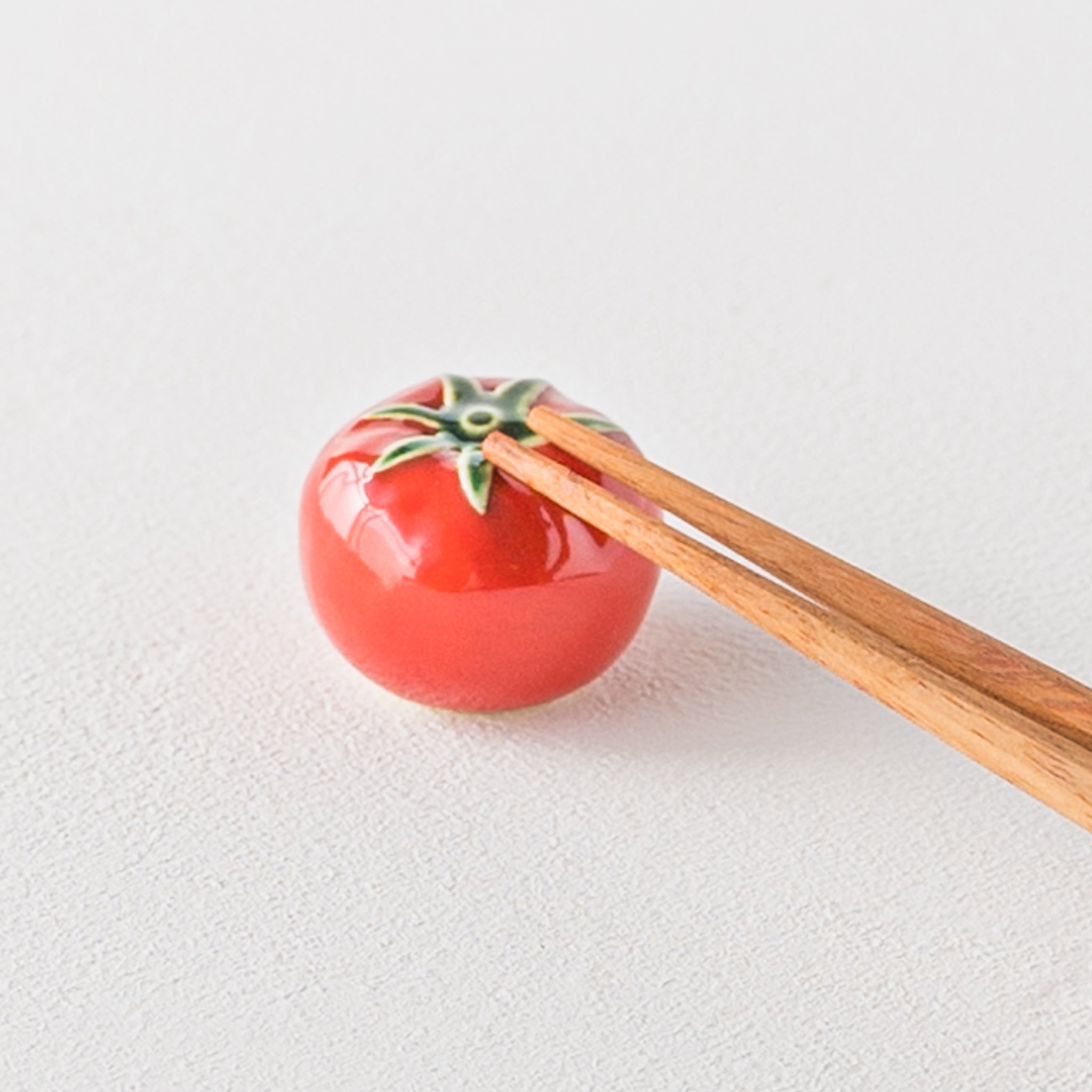 Cute tomato chopstick rest from Ihoshiro kiln