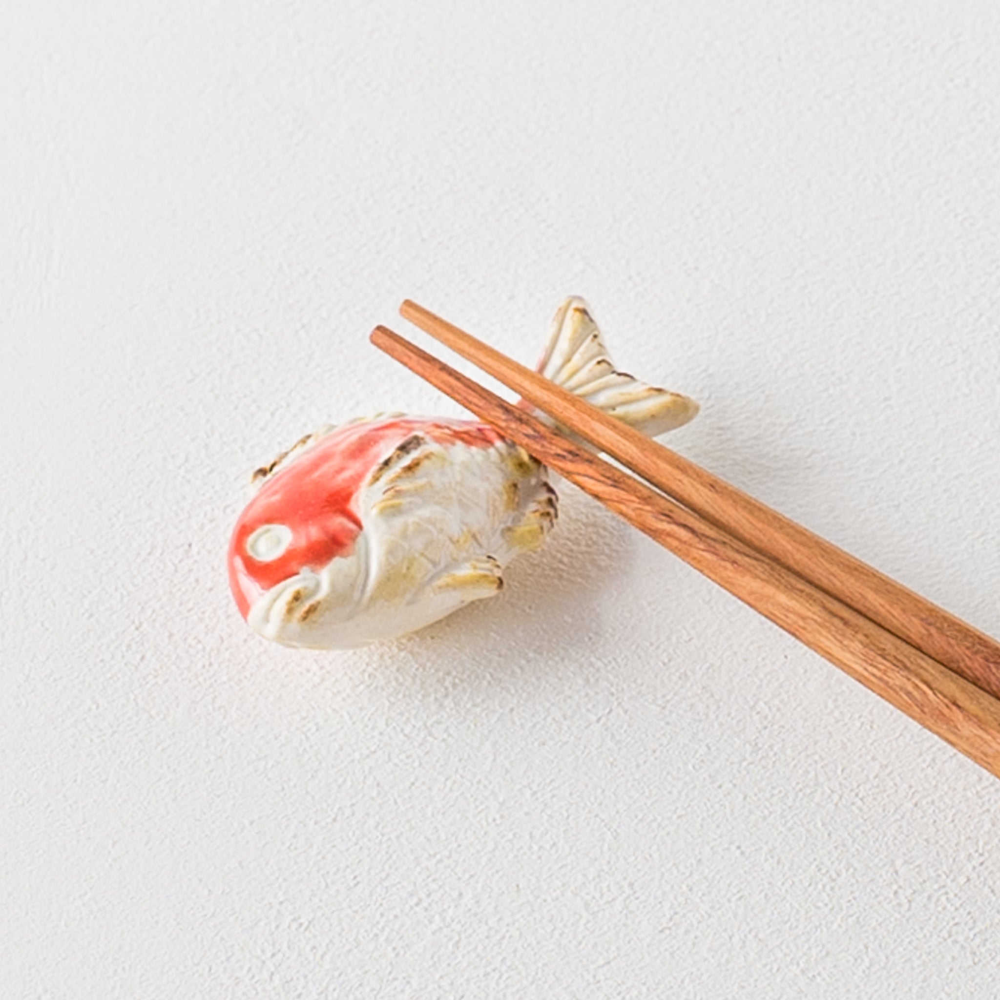 Cute sea bream chopstick rest from Ihoshiro kiln