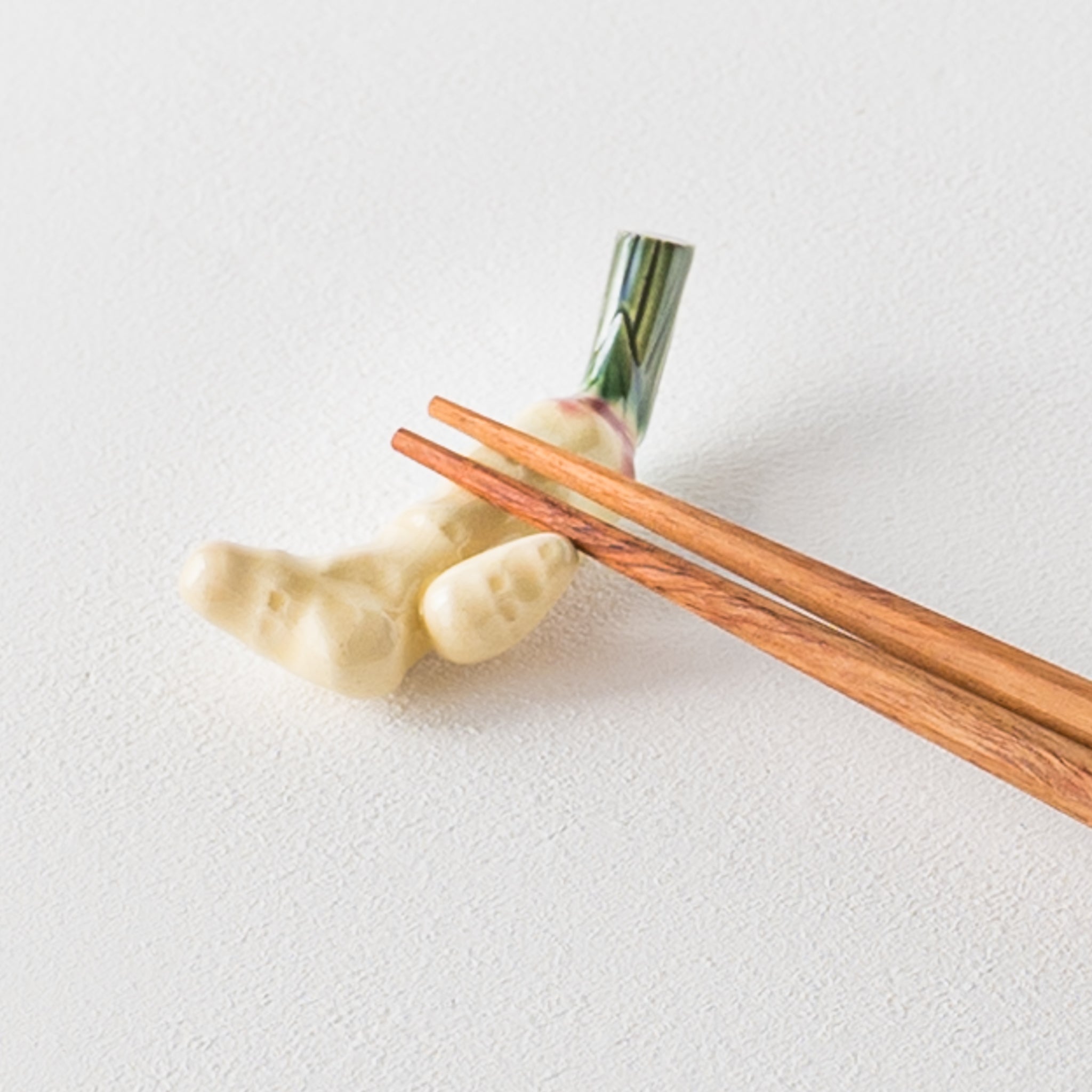 Cute ginger chopstick rest from Ihoshiro kiln