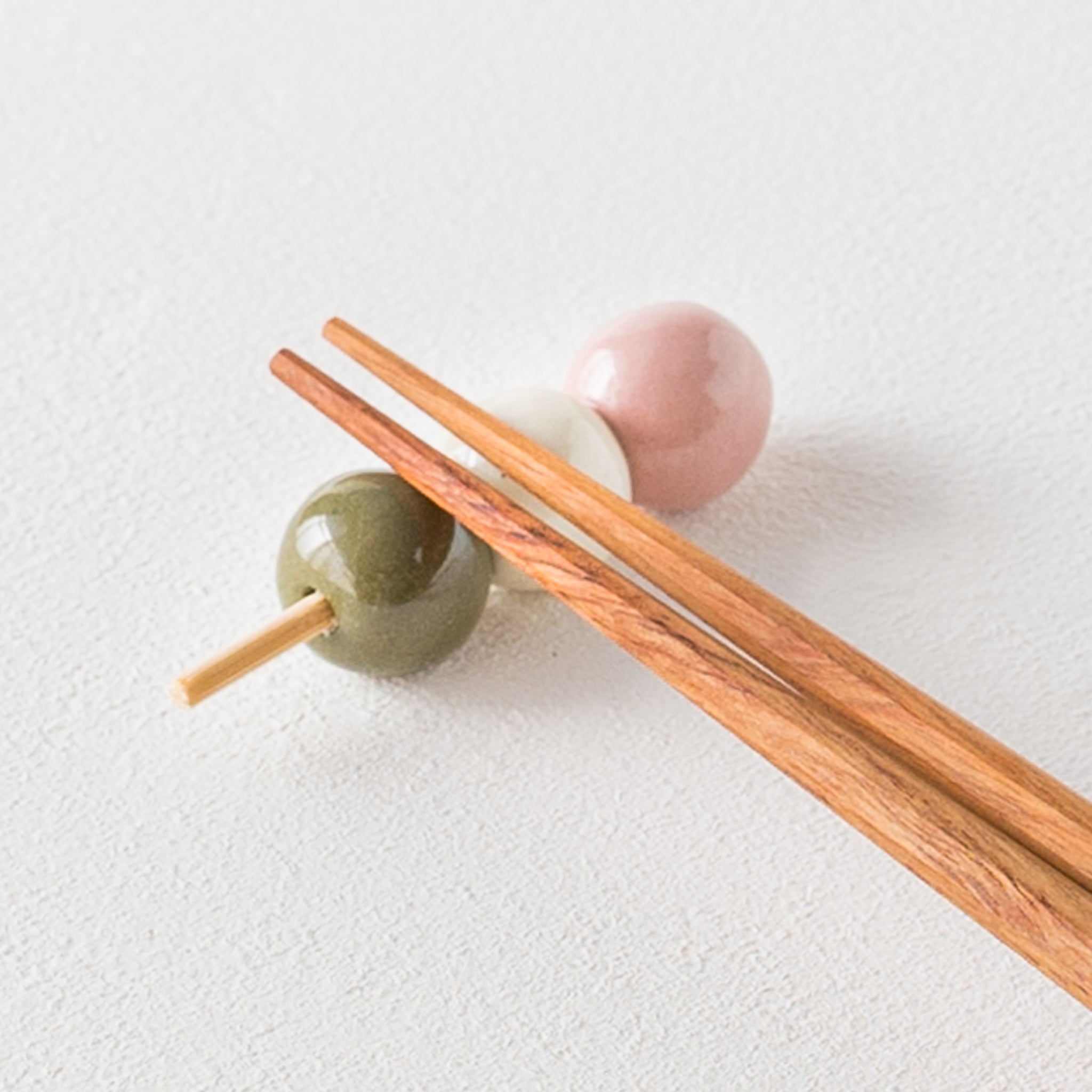 Ihoshiro Kiln's 3-color dumpling chopstick rest that makes you want to eat it