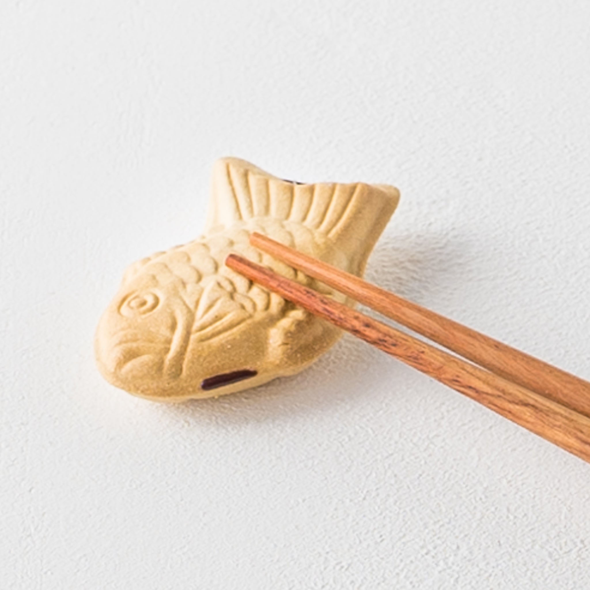 Ihoshiro kiln's cute taiyaki chopstick rests that make you want to eat them