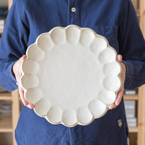 カネコ小兵製陶所の白練リンカ大皿