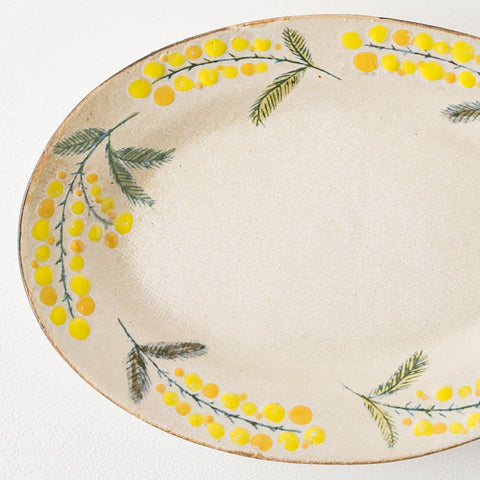 眺めているだけで楽しい気分になれる森野奈津子さんのミモザ楕円リム皿