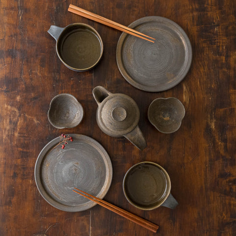 Iron rust tableware by Tetsuko Yoshinaga