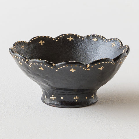 Fashionable and cute cross and dot pattern of Aiko Takasu's Rinka Takadai bowl