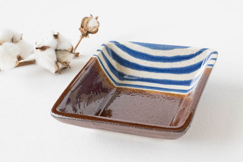 Small square plate by Wakaba Enokida (blue border)