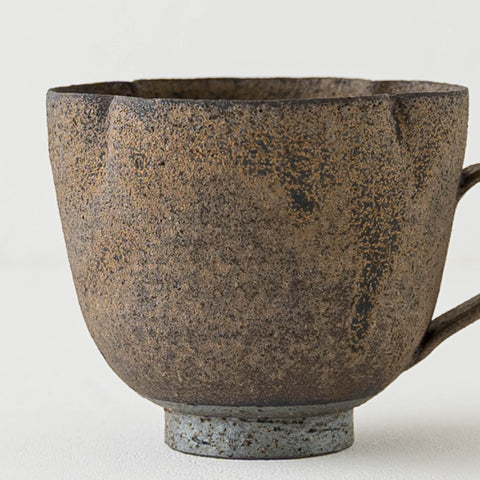 Iron glaze ring flower mug by Sakiko Tomibe