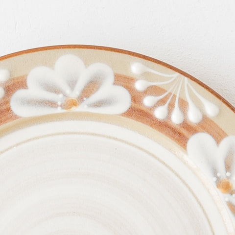 Adachi No Potari's fine stoneware plate with stylish finger-drawn patterns