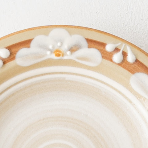 Adachi No Potari's fine stoneware plate with stylish finger-drawn patterns