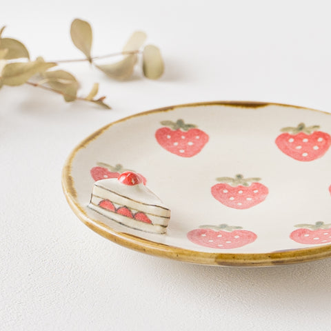 Strawberry round plate by Kei Kajita who is too cute