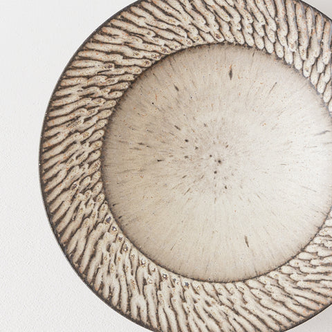 しのぎ模様が細やかで美しい山本雅則さんのリム8寸皿