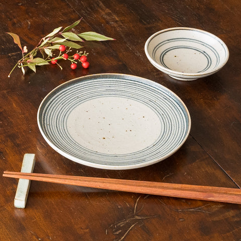 呉須の輪線がお料理を引き立ててくれる冨本大輔さんの5寸皿と3寸皿
