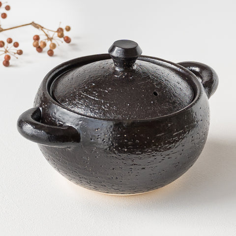 Igayaki Haseen's earthenware pot Kuromaru, where you can enjoy delicious earthenware dishes