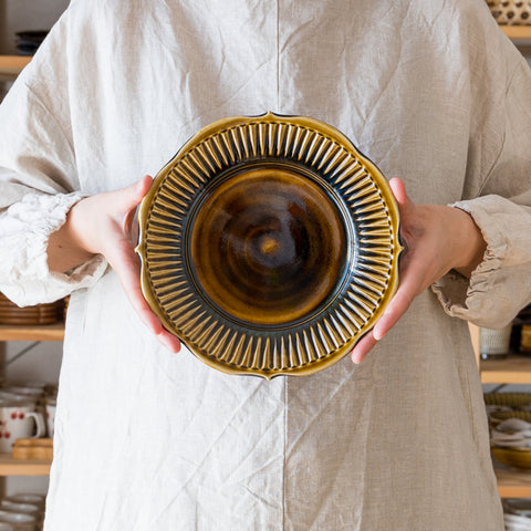 Hana Craft's candy glaze 7 inch rim ring flower striped plate that will add color to your dining table