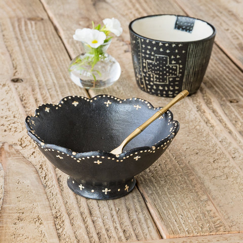 Aiko Takasu's Rinka Takadai bowl and free cup that brightens up the dining table.