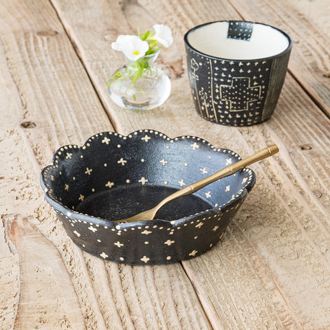 Rinka Dora Bowl by Aiko Takasu that will make your dining table wonderful.