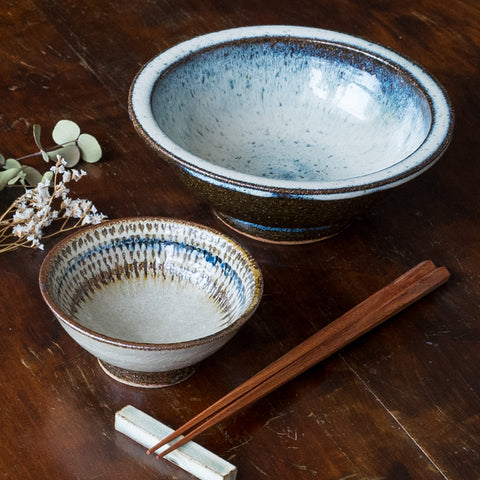Shodai-yaki Fumoto kiln's middle bowl that will make you look at the fantastic blue and white