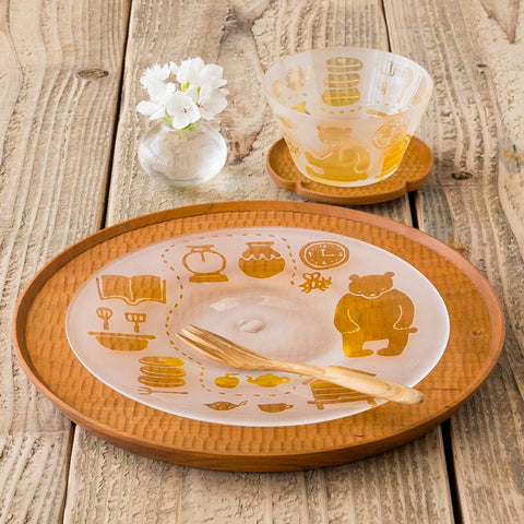 Sara Watanabe's snack plate and dessert cup facing the same direction