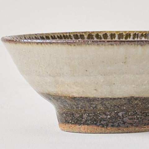 Shodai-yaki Fumoto kiln's flying plane small bowl with a lovely tasteful appearance