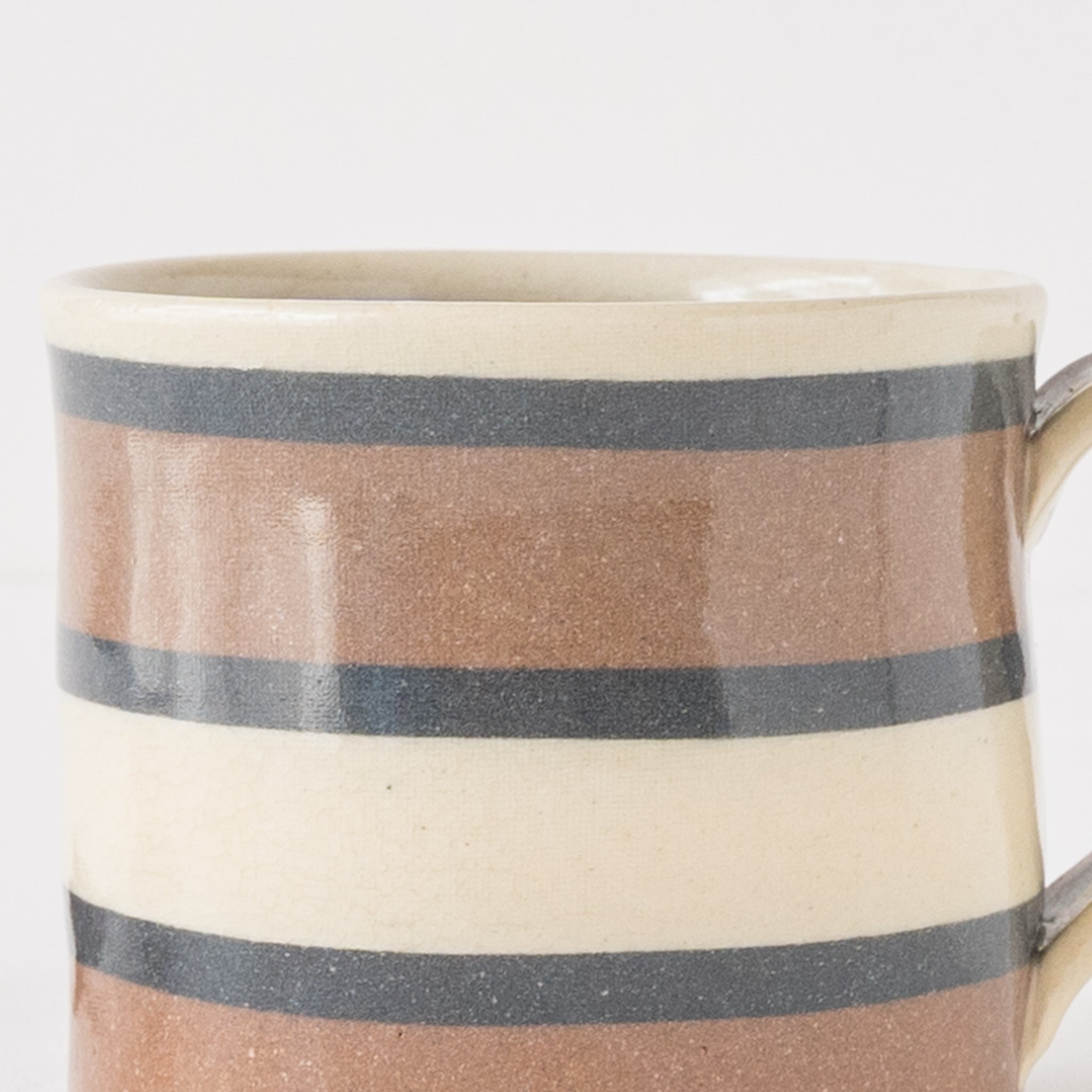 Hanako Sakashita's mug with a cute striped pattern