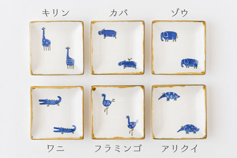 A small square plate from Yasumi Koubou where you can relax with cute Japanese paper-dyed animals