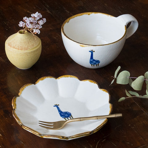 Yasumi Kobo's utensils dyed with washi paper are soothing and soothing with giraffes.