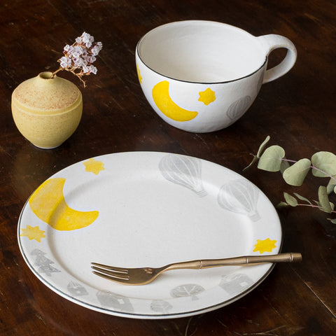 Yasumi Kobo's washi-dyed fairy tale series of utensils make snack time fun.