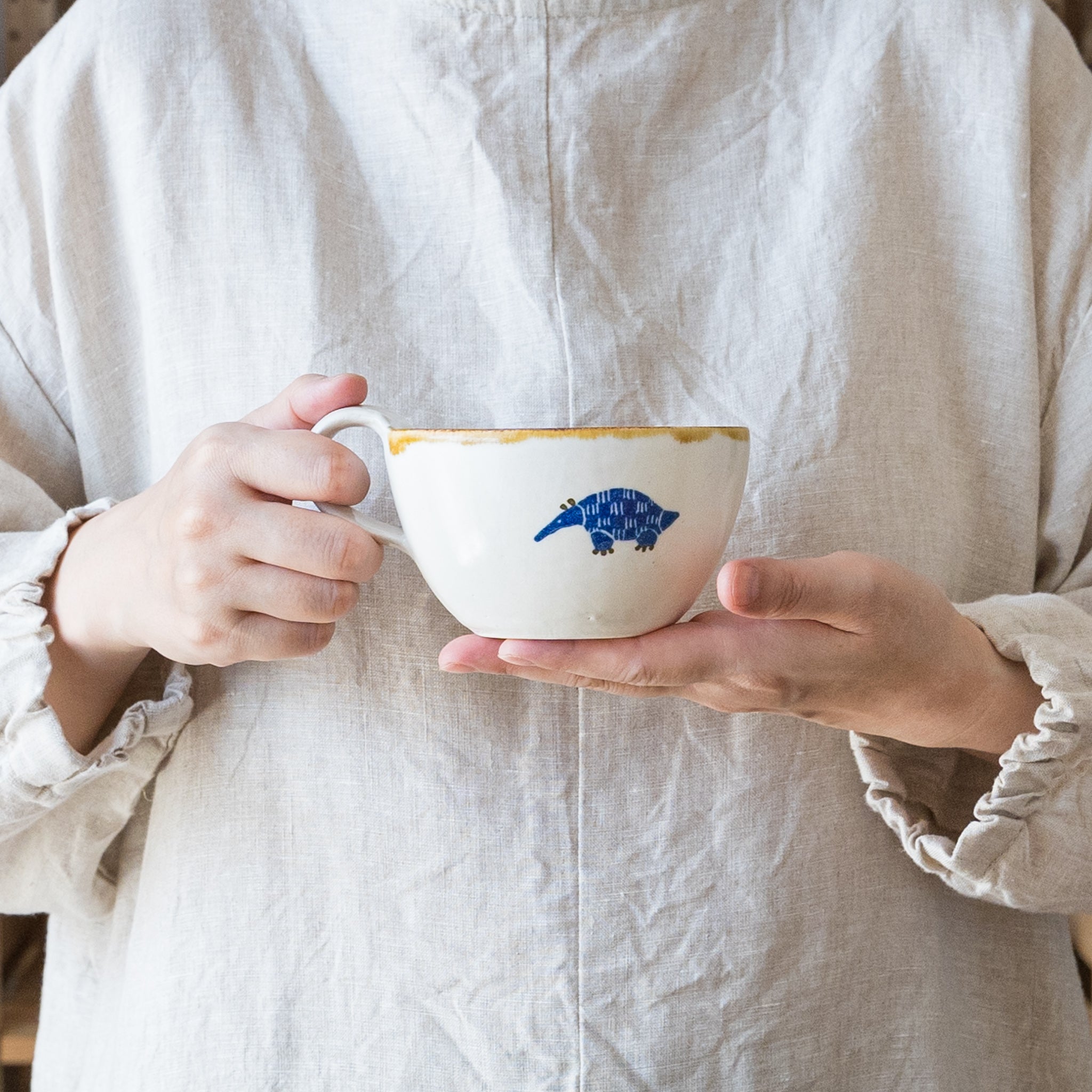 A mug dyed with Japanese paper from Yasumi Kobo to enrich your time at home