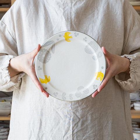 おうち時間を楽しく過ごせる安見工房のメルヘンシリーズのリム皿