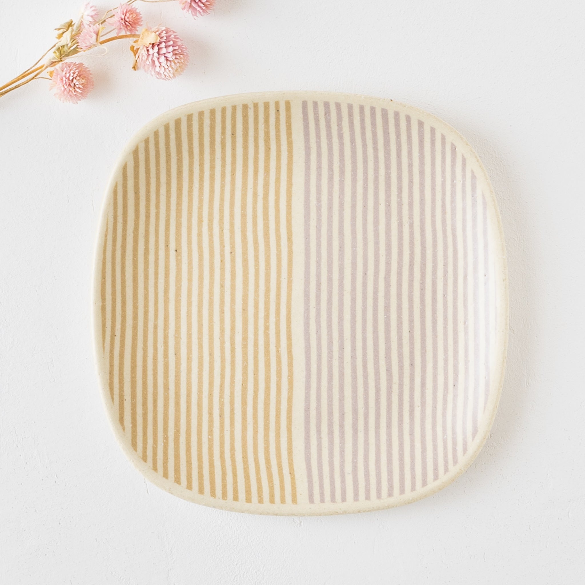 Cute square plate by Hanako Sakashita