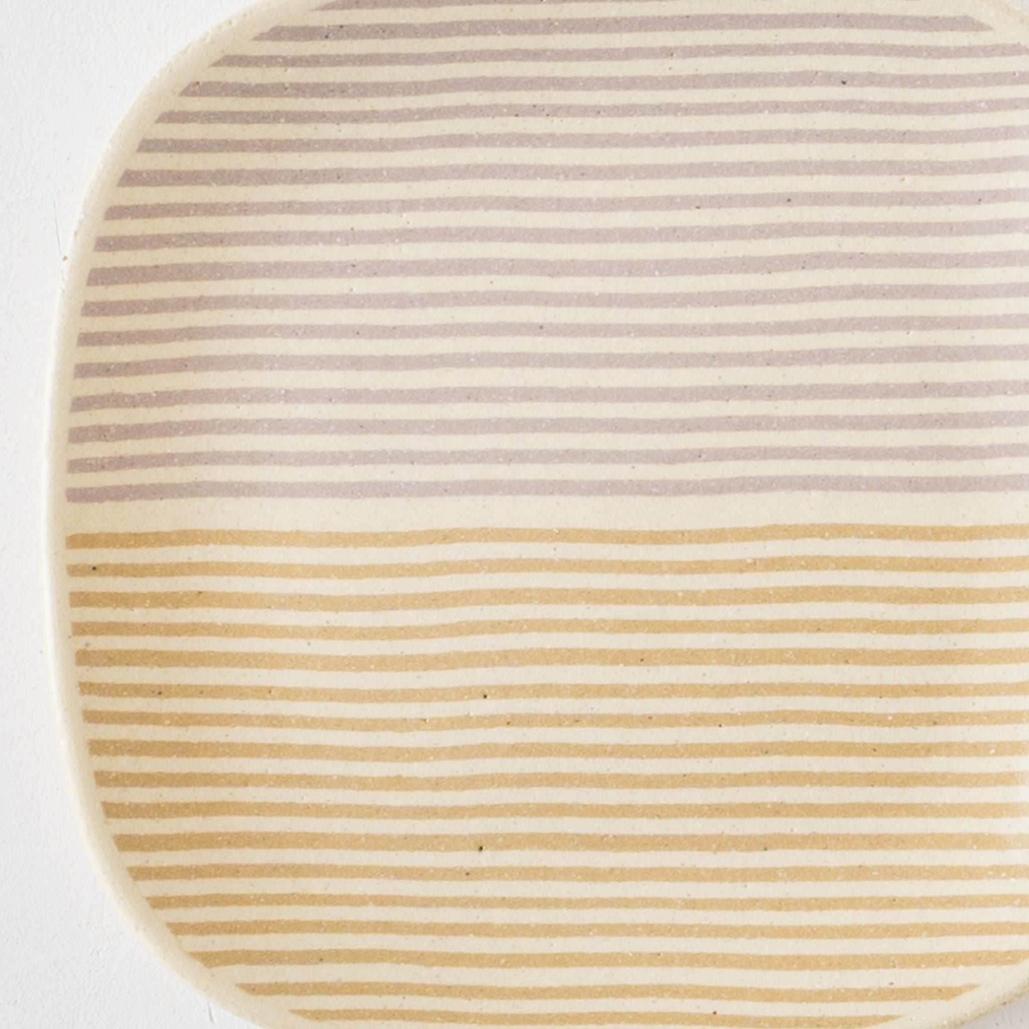 Hanako Sakamoto's four-sided plate with cute two-tone colors