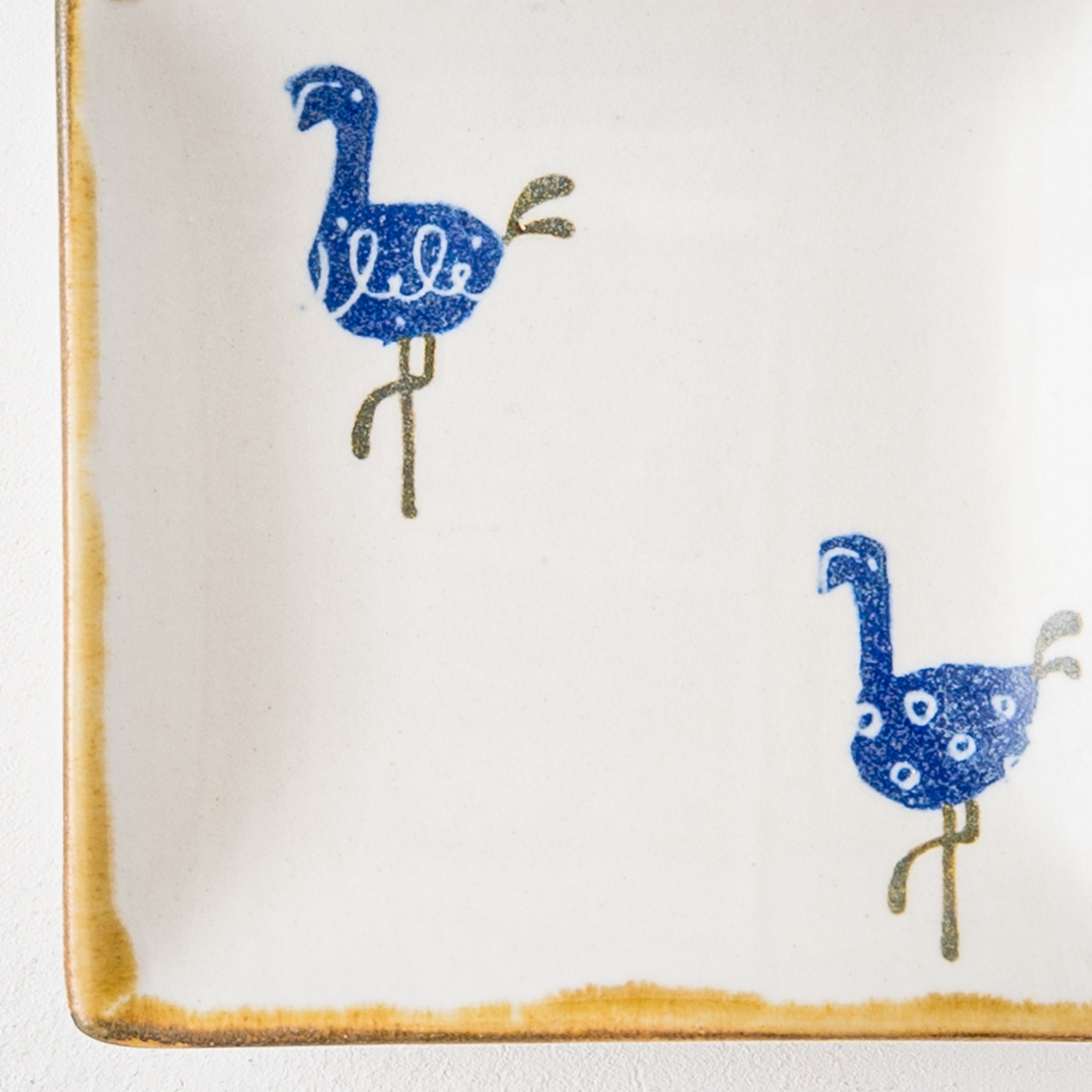 A small square plate from Yasumi Koubou where you can be healed by a cute Japanese paper-dyed flamingo