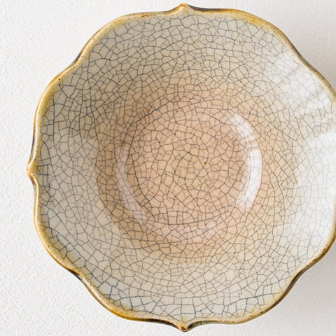 Hana Craft's ink-intrusive ring flower small bowl that makes the dishes look wonderful