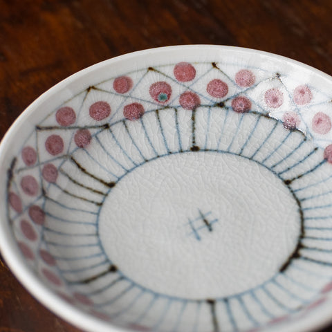 ひび模様の貫入が美しい砥部焼陶彩窯の花垣文3.5寸皿