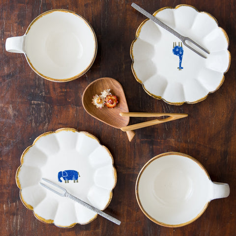 Yasumi Kobo's utensils are soothing with adorable animals dyed with washi paper.