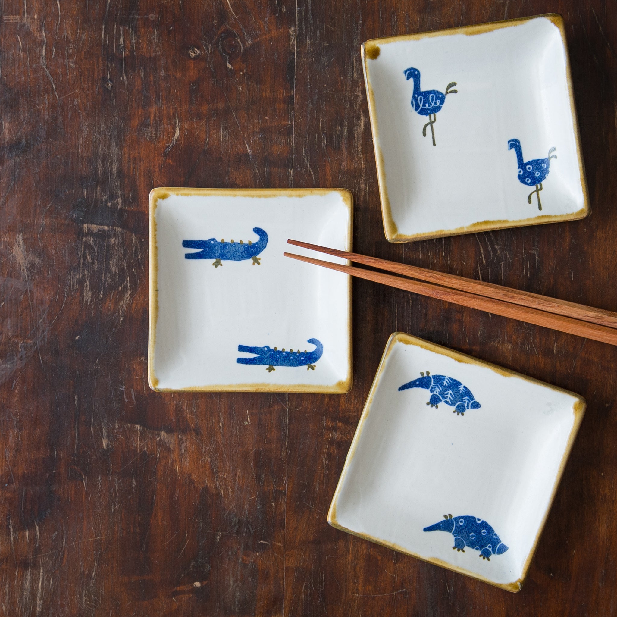 A corner small plate from Yasumi Koubou's Japanese paper dyed animal series that is perfect for a little side dish.