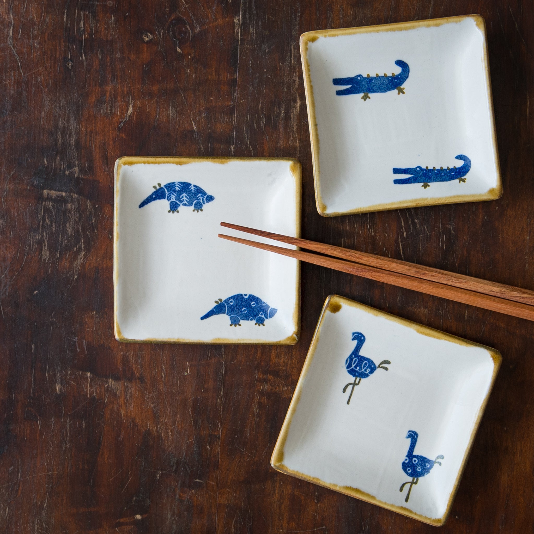 A corner small plate from Yasumi Koubou's Japanese paper dyed animal series that is perfect for a little side dish.