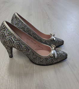Gold patterned court shoe – Ela Maria