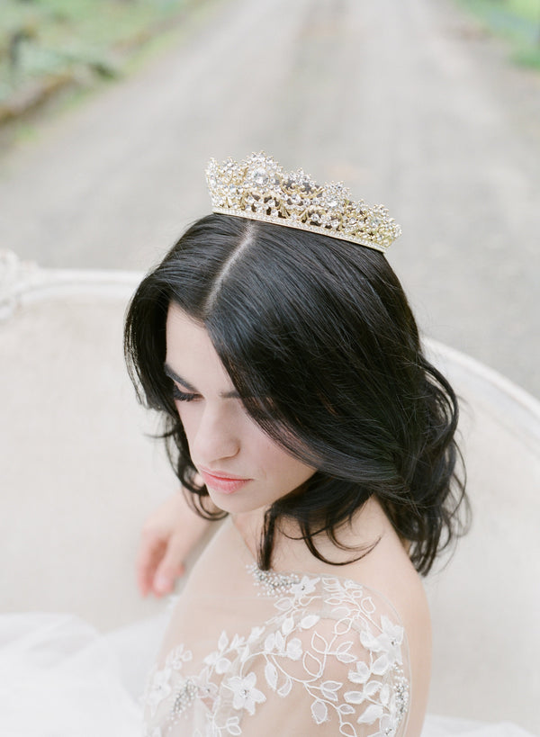 https://cdn.shopify.com/s/files/1/0400/5421/products/eden-luxe-bridal-full-crowns-crown-silver-pippa-full-bridal-crown-22929254480_600x.jpg?v=1660146547