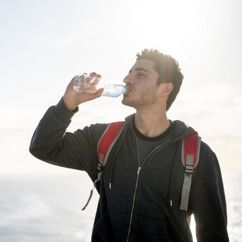 Hydratation est importante en randonnée