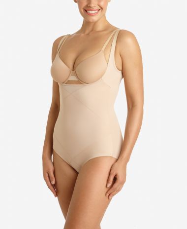 Achieve a Flawless Look with Charnos Womens Superfit Full Cup Bodyshaper