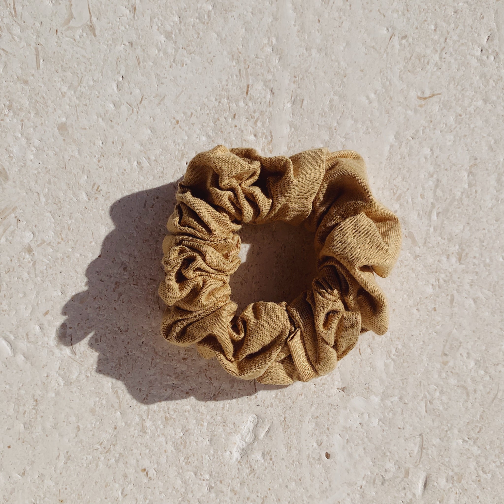 https://cdn.shopify.com/s/files/1/0400/9082/8966/products/kooshoo-scrunchie-1-min_2048x2048.jpg?v=1618206484