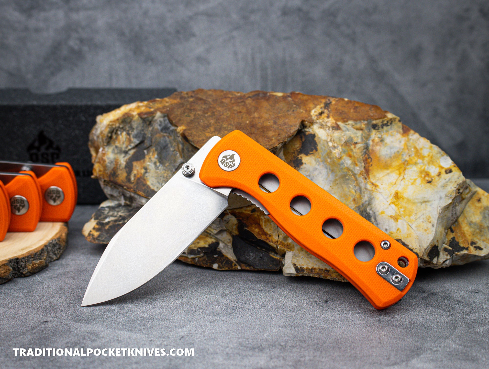 Cutco Cutlery - Calling all nature-lovers, backpackers, etc.! ⛰️ Need to  clear brush, shred wood for a fire 🔥 or cut paracord? When outdoors, the  CUTCO®/KA-BAR® Outdoorsman is the knife to carry.