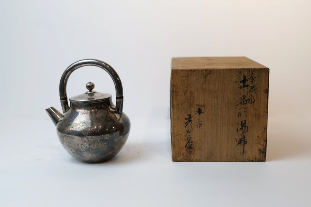 元华堂乌金莲花纹金属高足酒杯– Sunzen Art Gallery