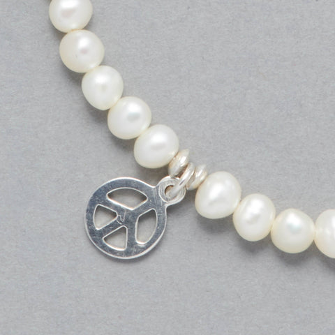 LeBijouBijou-pearl-bracelet-with-silver-peace-charm-beachvibes-jewellery